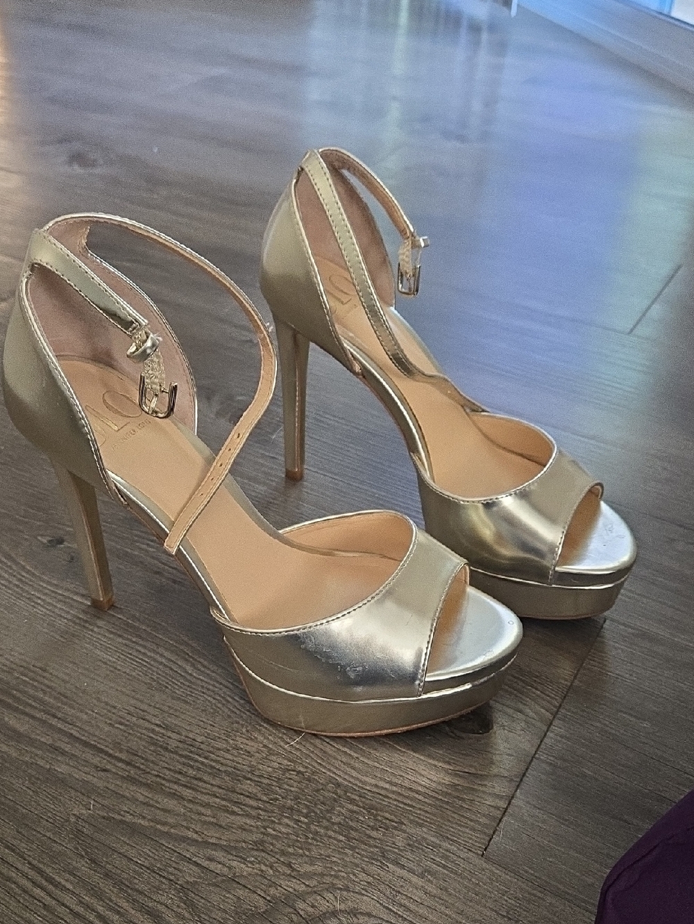 Jennifer Lopez Metallic Gold Peep-Toe Platform Sandals